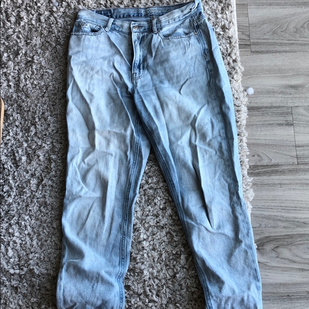 American Eagle mom jean!
